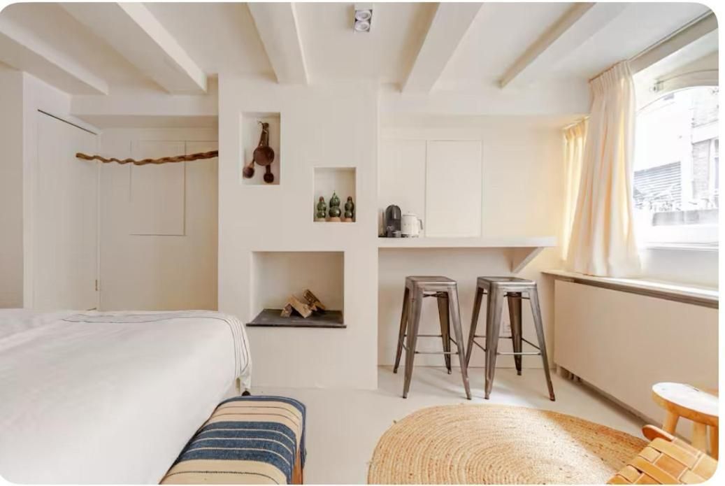 Luxury canal suite in the best location of Amsterdam !!! One-Bedroom Apartment