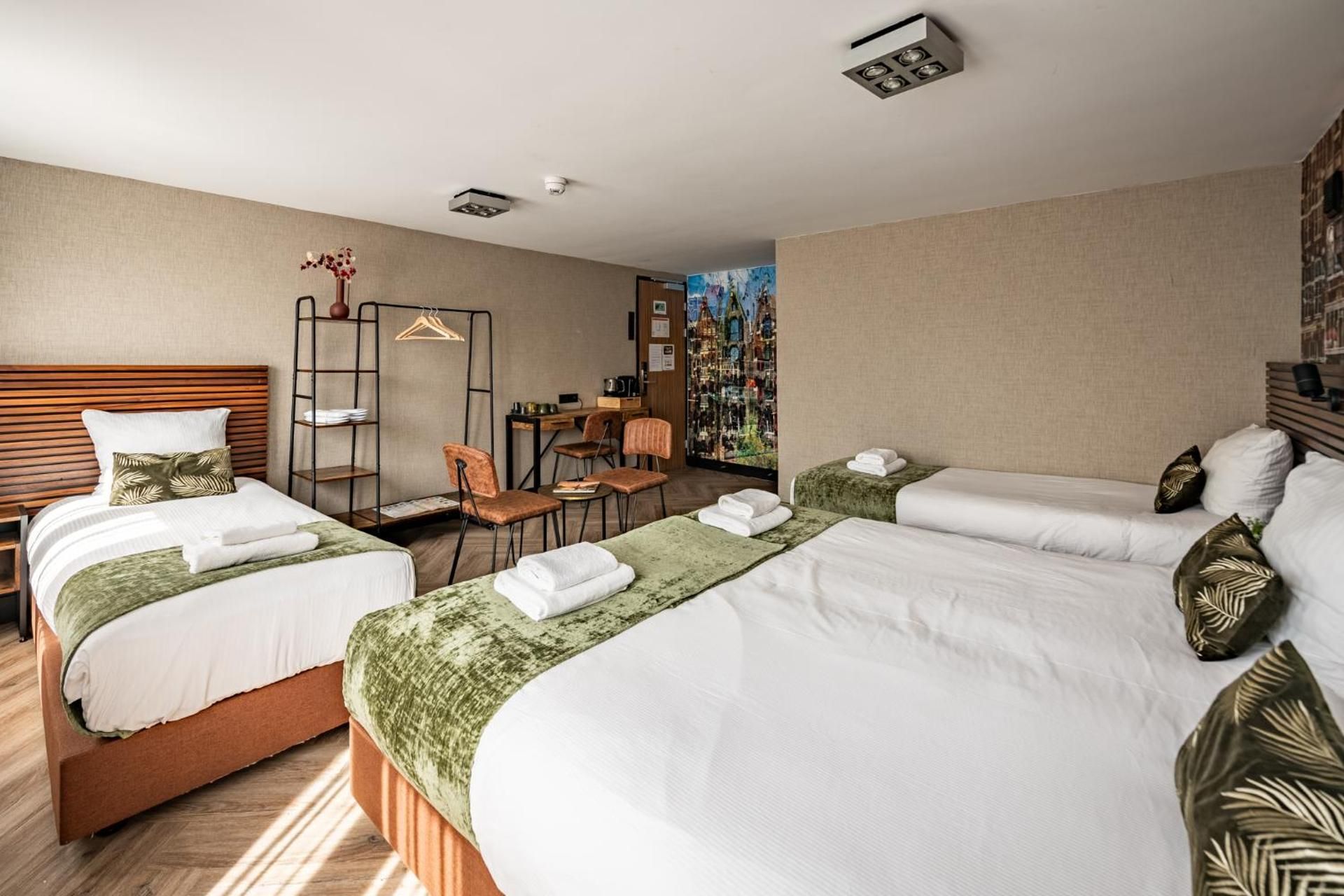 Central Station Hostel Family Room with Private Bathroom 3