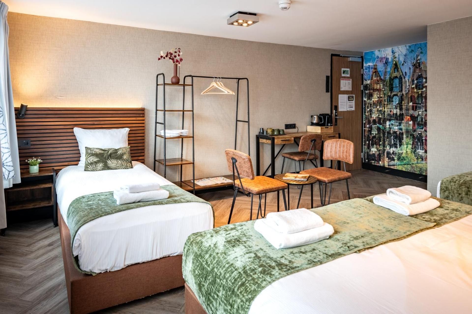 Central Station Hostel Family Room with Private Bathroom 2