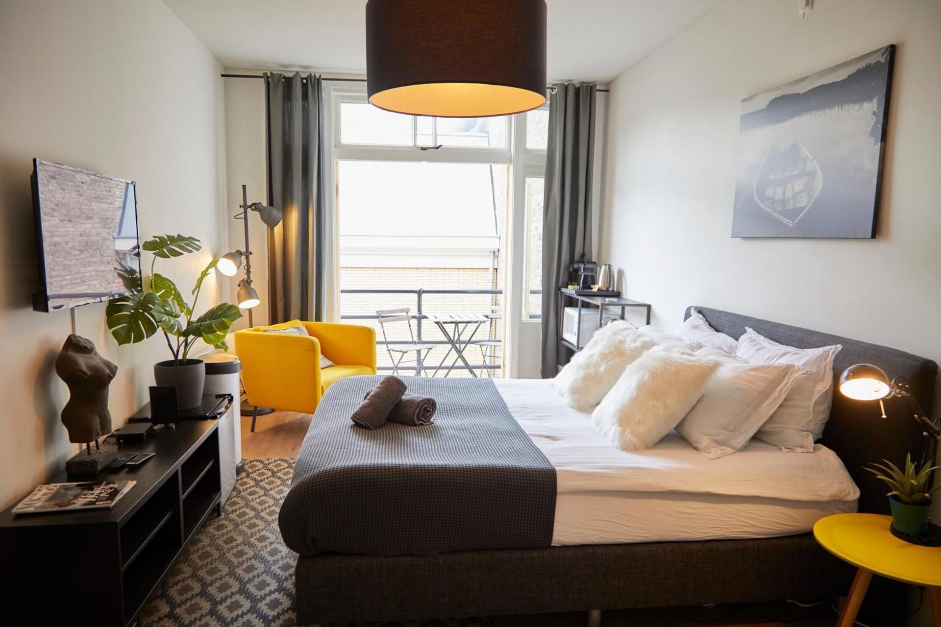 Modern Hideout Ace Location Deluxe Double Room with Balcony