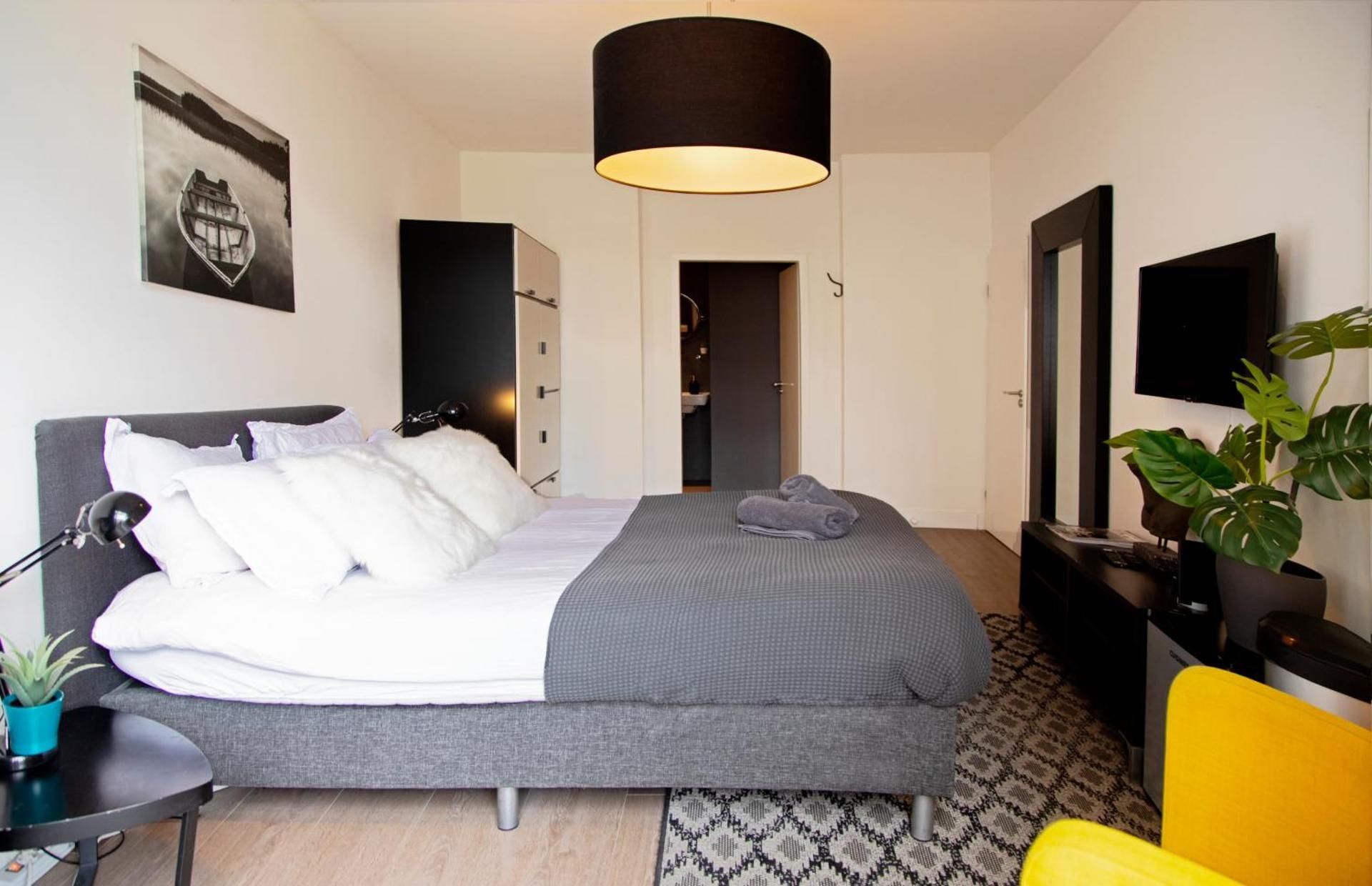 Modern Hideout Ace Location Deluxe Double Room with Balcony 2