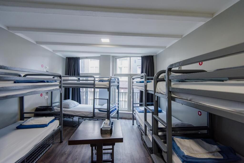 Hostel Warmoes Amsterdam 8-Bed Mixed Dormitory Room