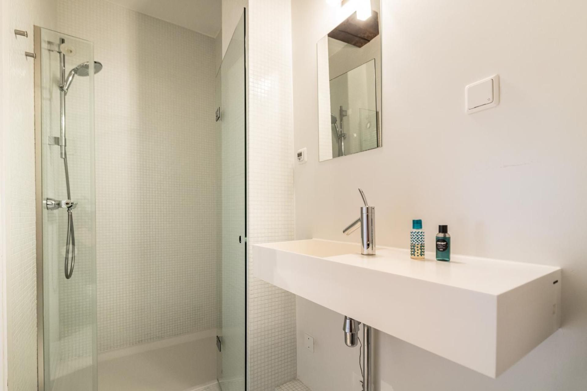 Deluxe Double Room with Shower