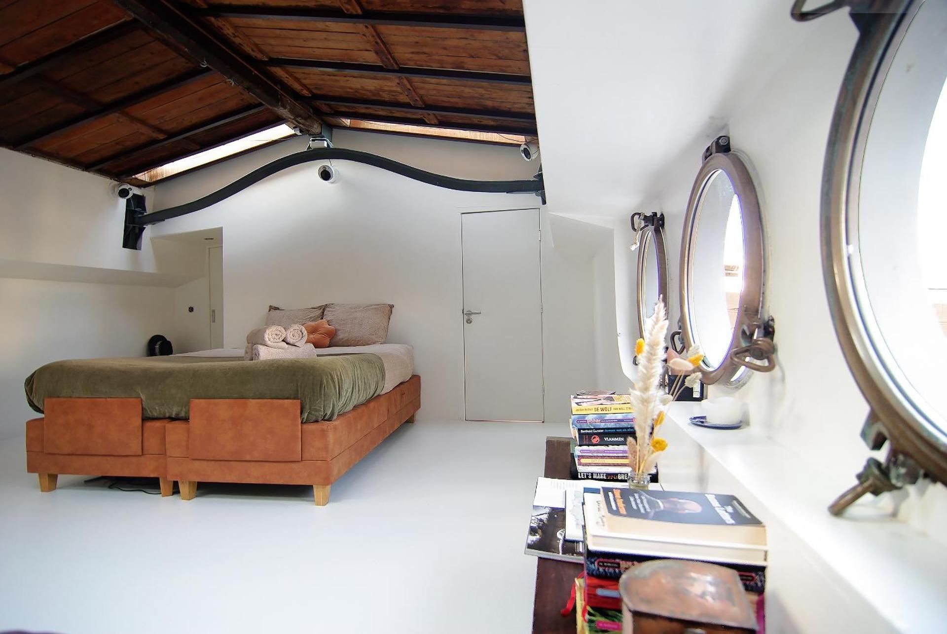 Deluxe King Studio