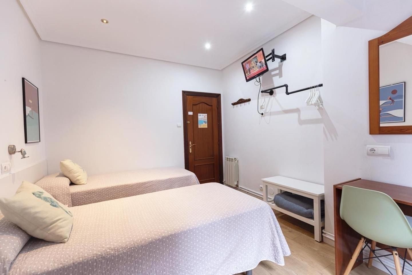 Standard Twin Room with Shared Bathroom