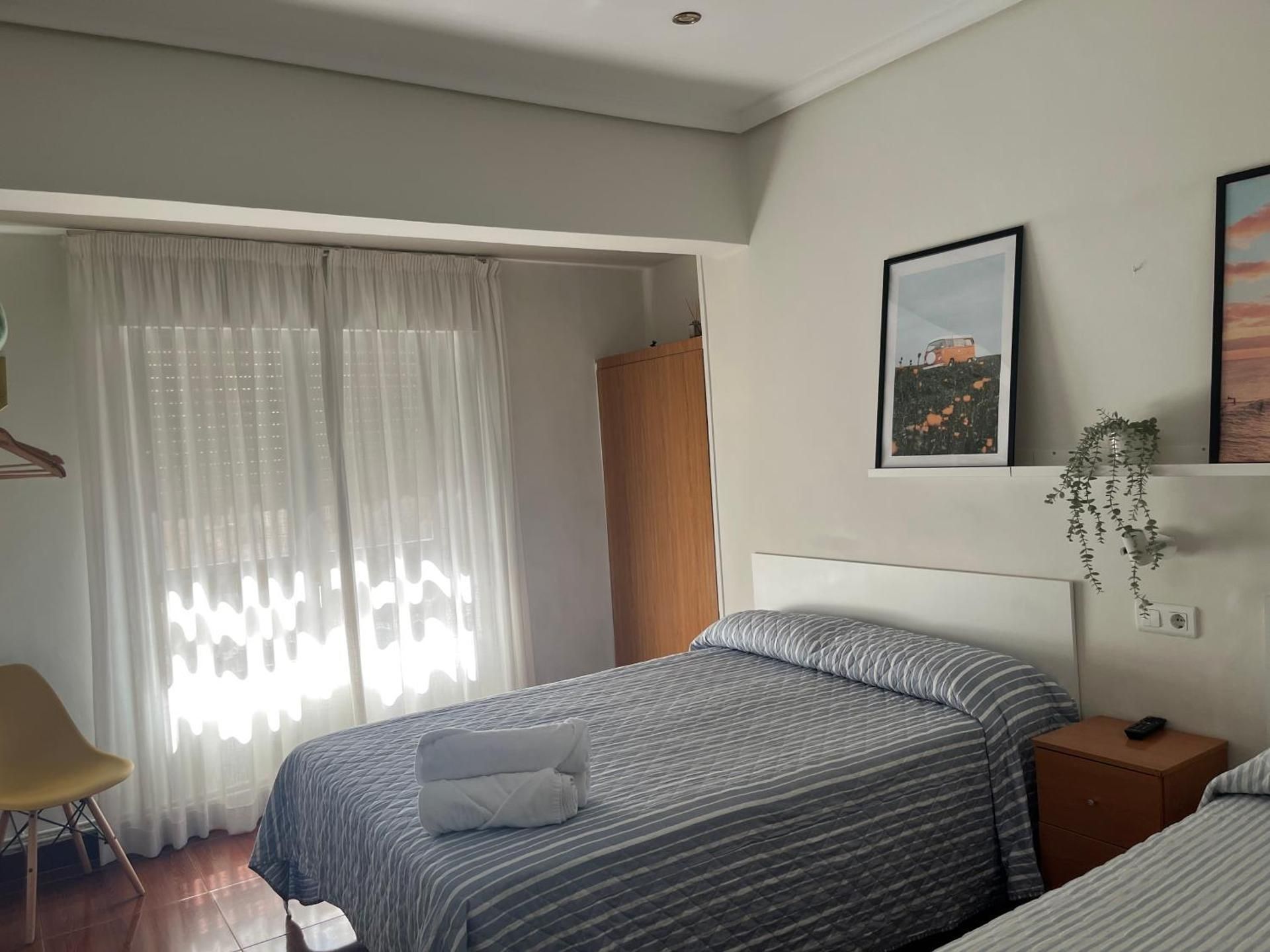 Basic Triple Room with Shared Bathroom