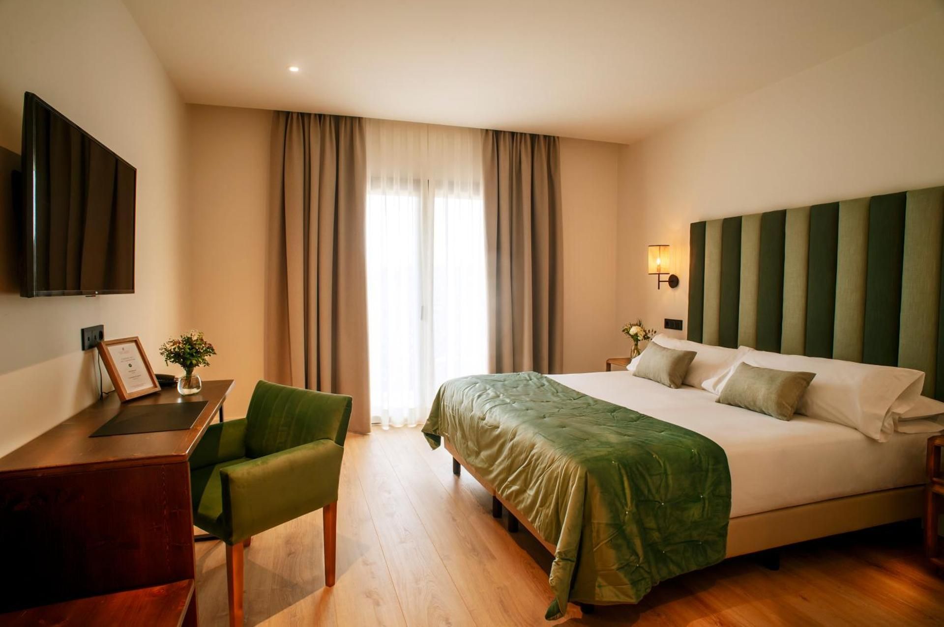 Deluxe Queen Room