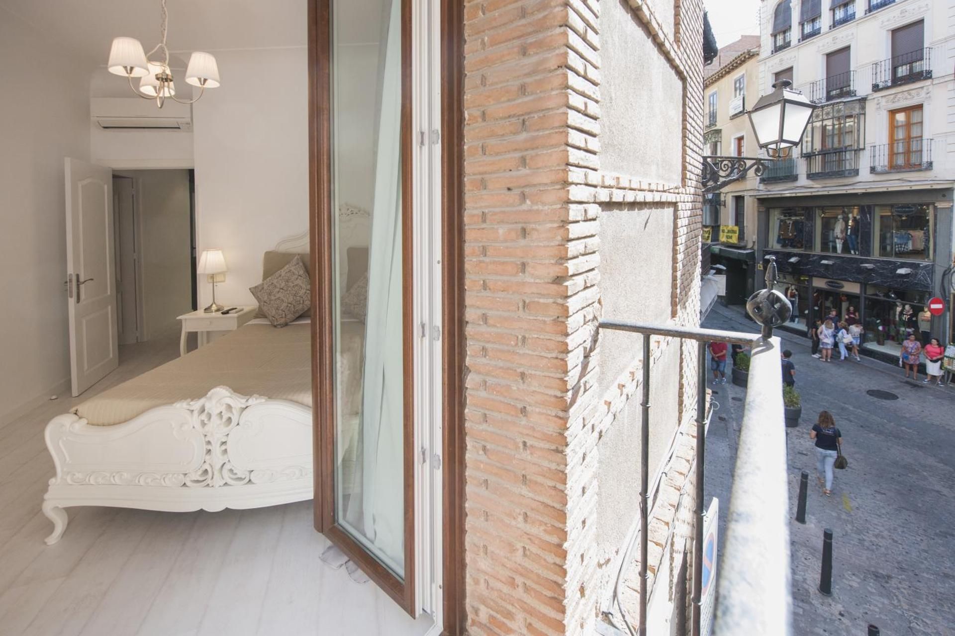 Deluxe Four-Bedroom Apartment