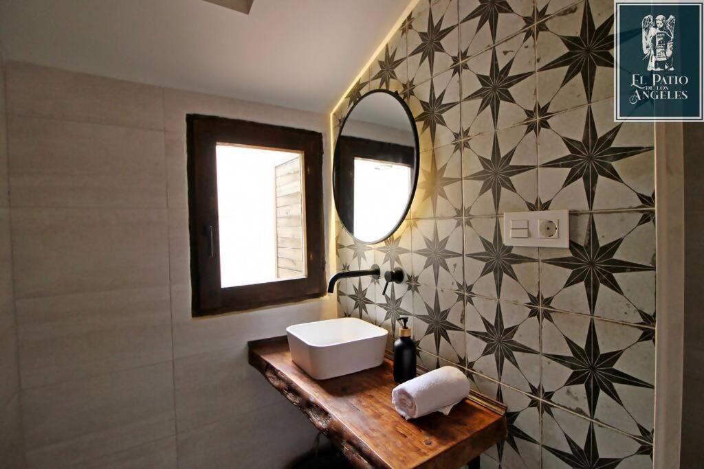 Studio Apartment with One Double Bed