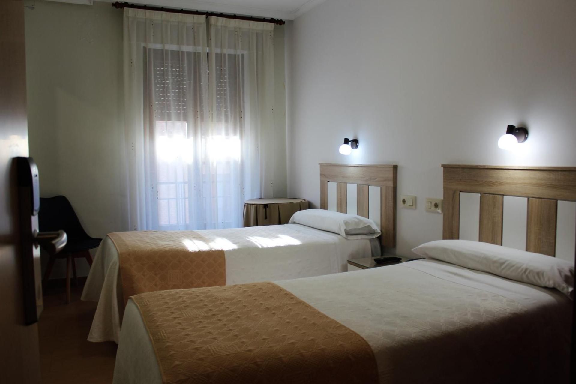 Hostal Madrid Twin Room - Exterior 2