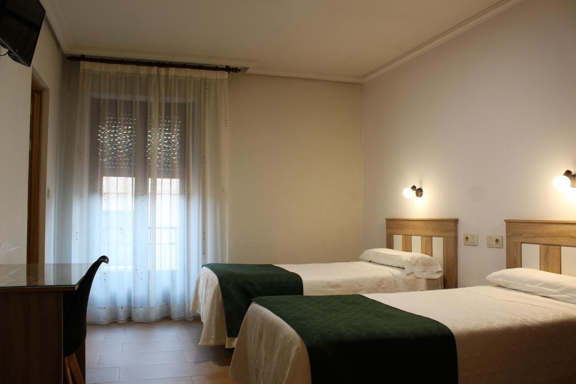 Hostal Madrid Twin Room - Exterior