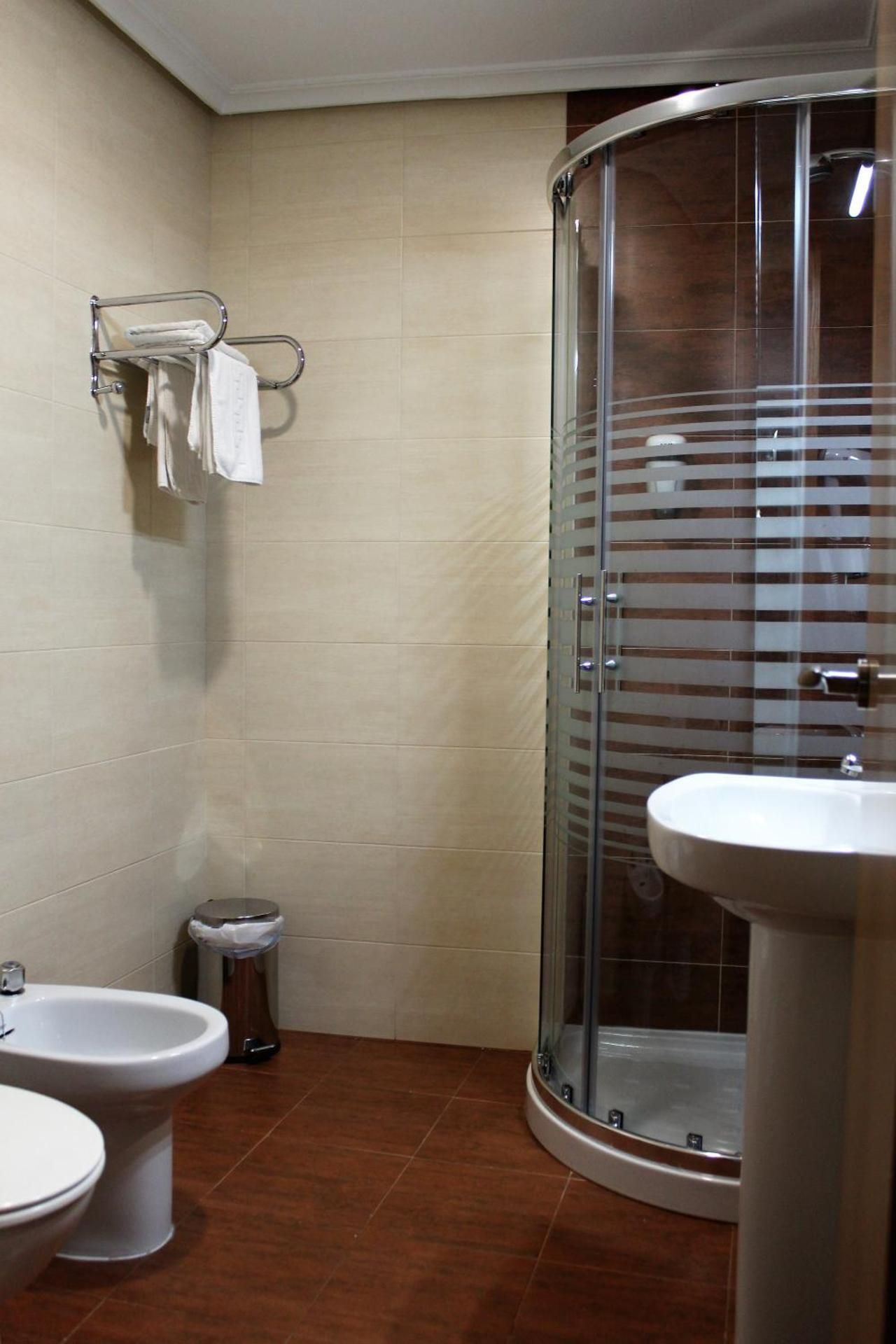 Hostal Madrid Twin Room Exterior