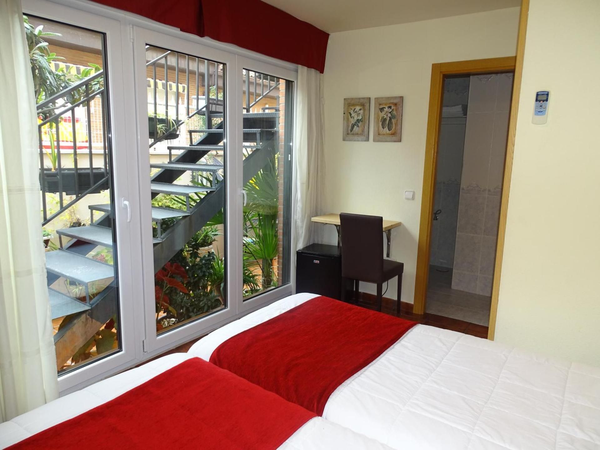 Twin Room with Private Bathroom