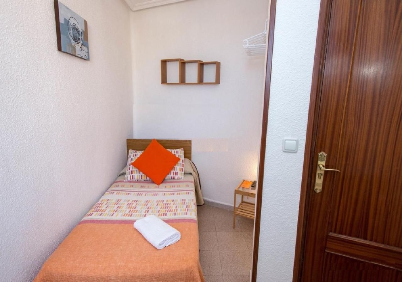 Single Room with Shared Bathroom
