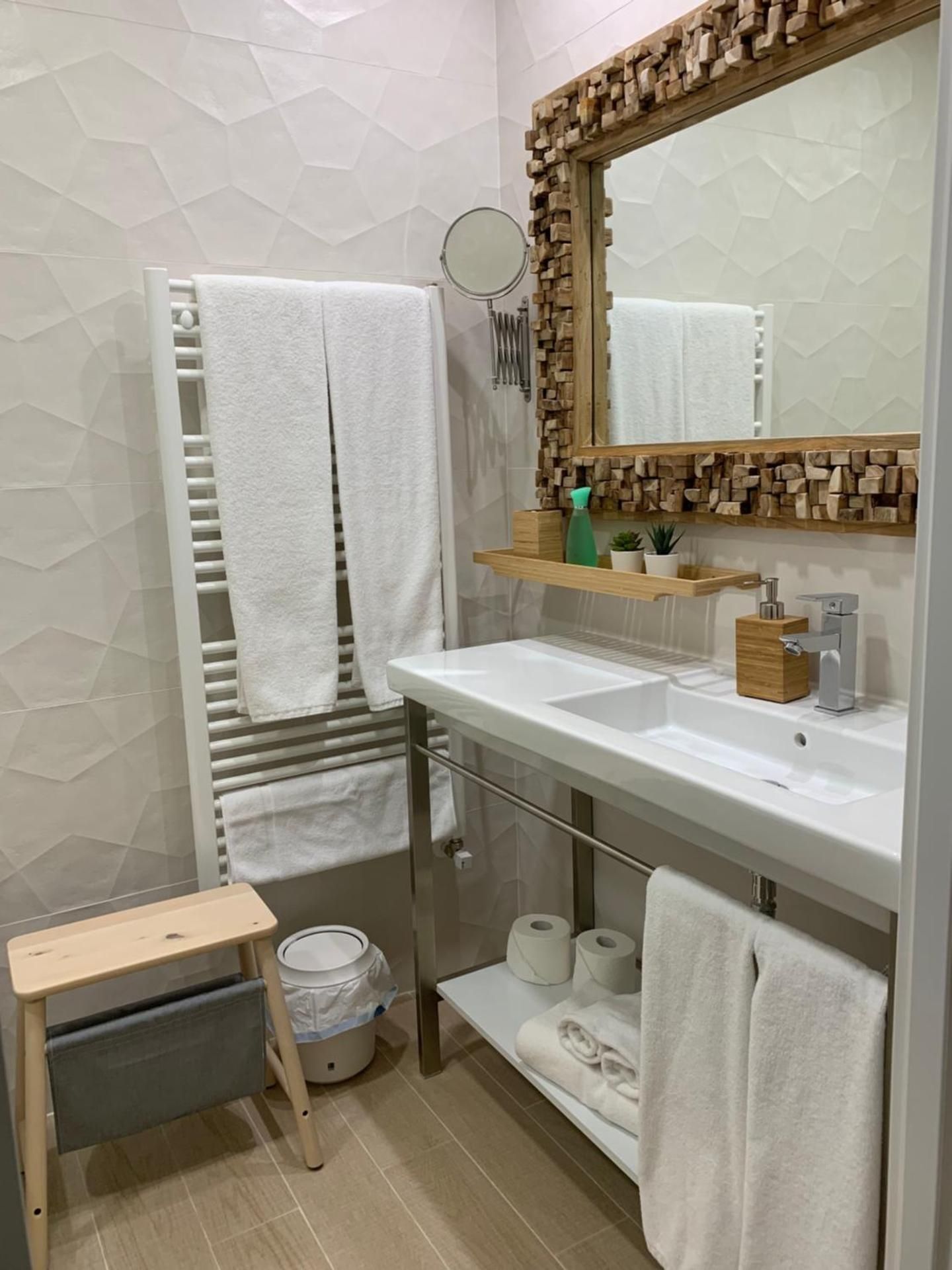 DELUXE APARTMENT