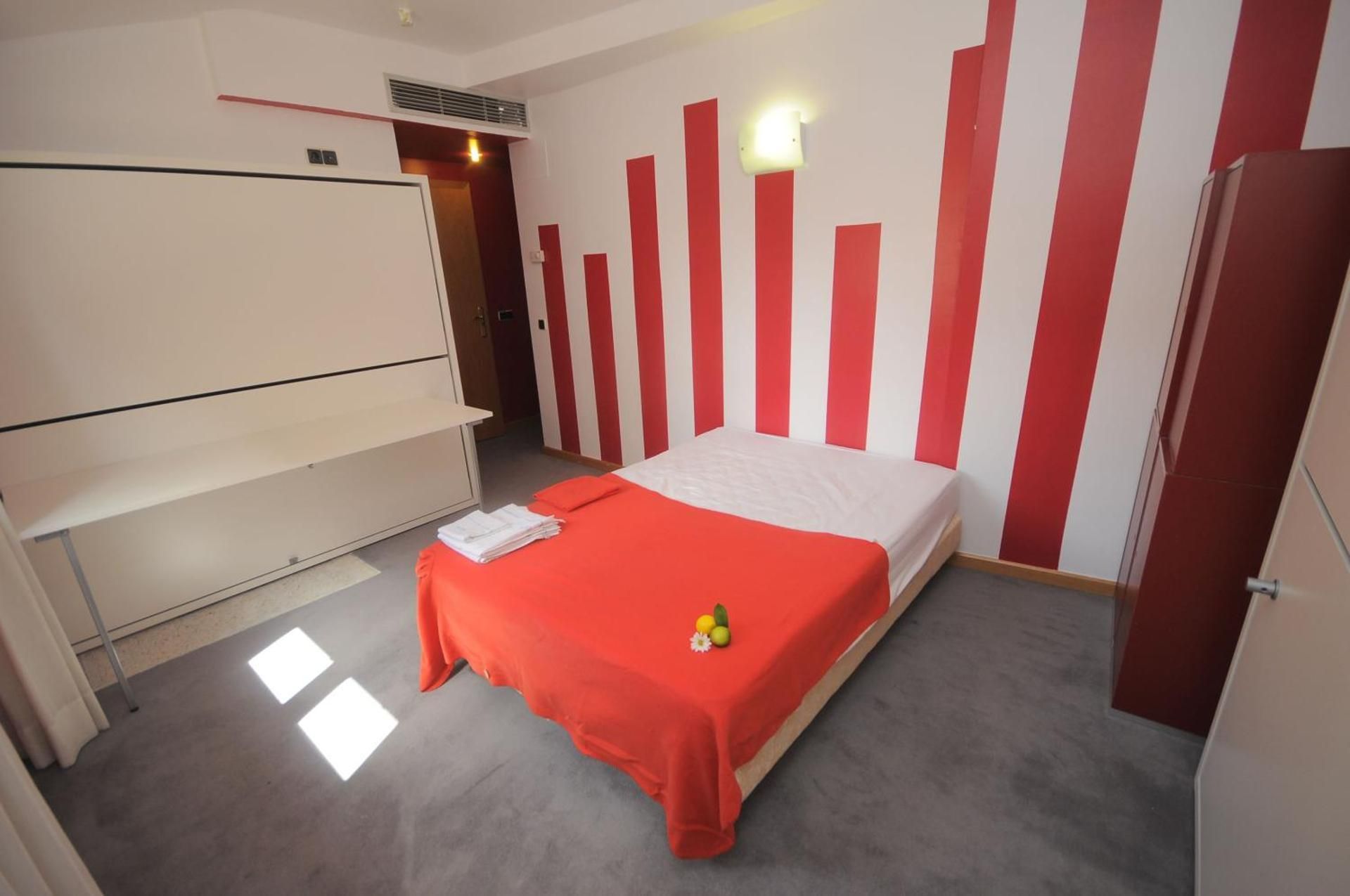 Quintuple Room