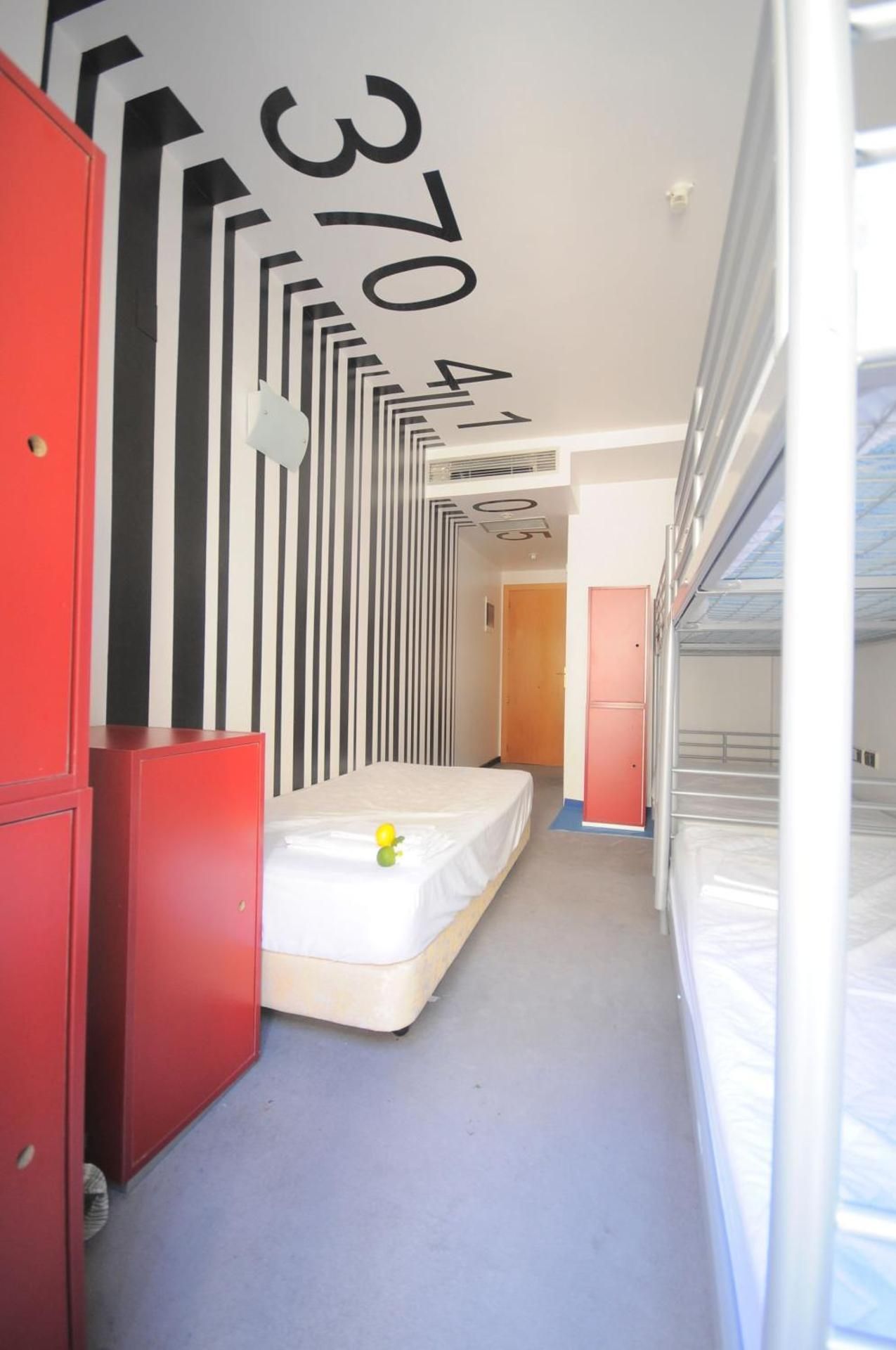 Quintuple Room