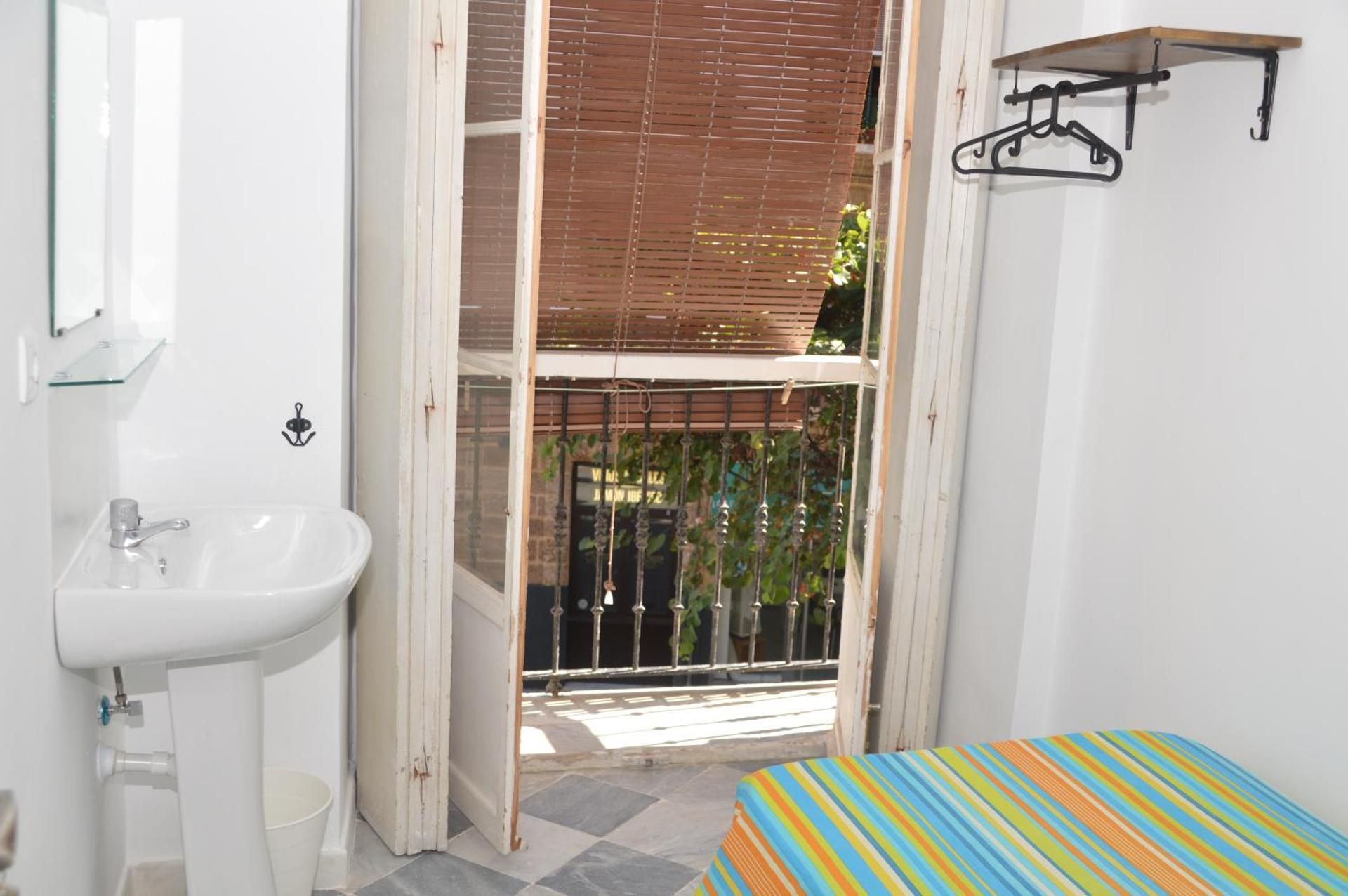 Single Room with Shared Bathroom