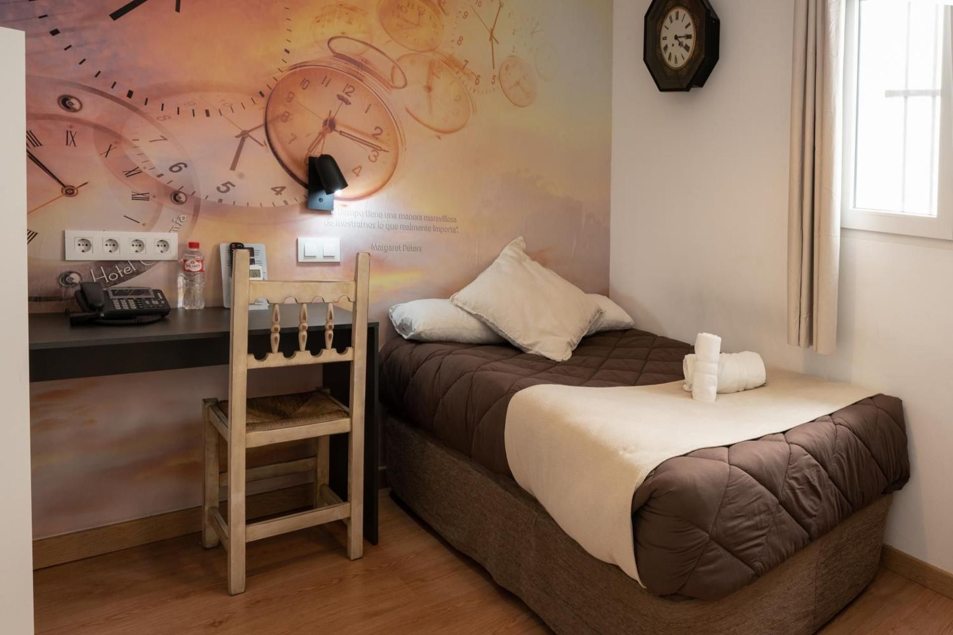 Budget Single Room with private bathroom 