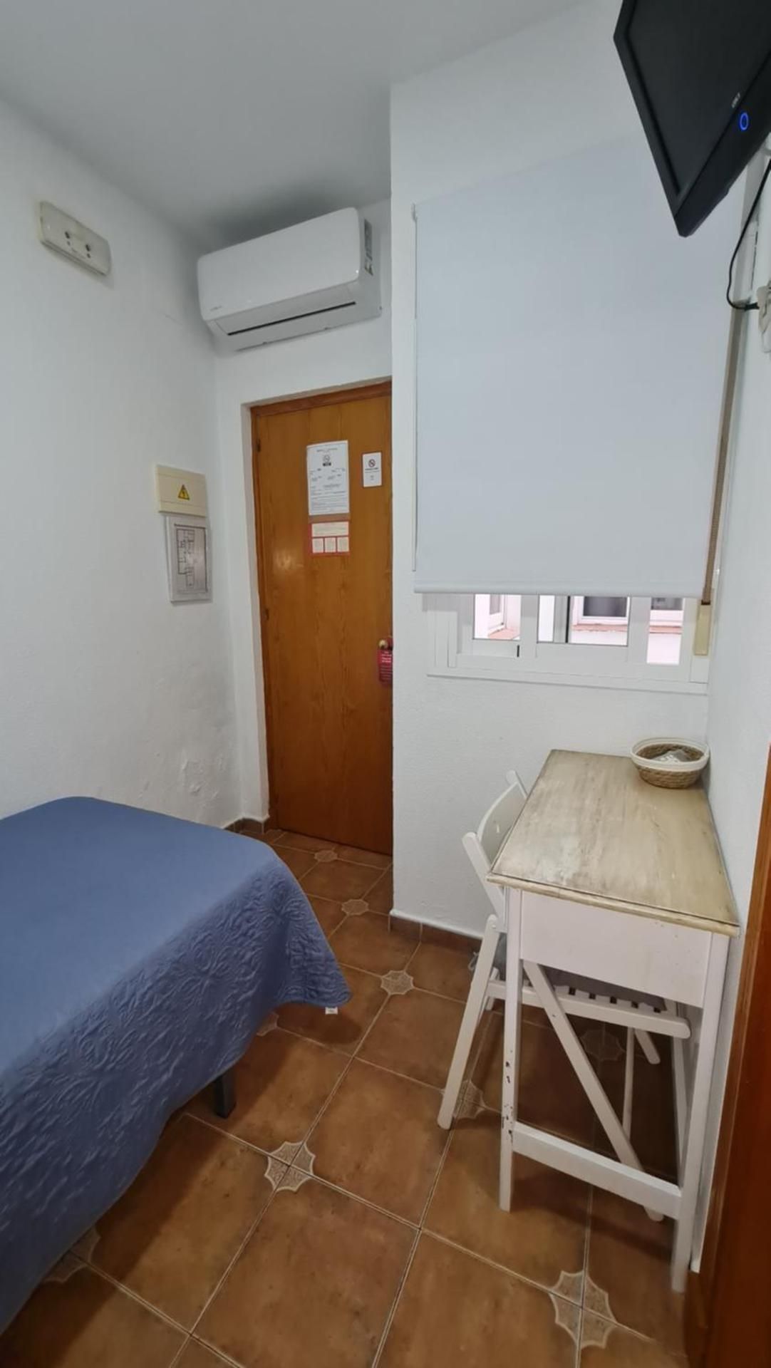 Hostal Canalejas Single Room 3