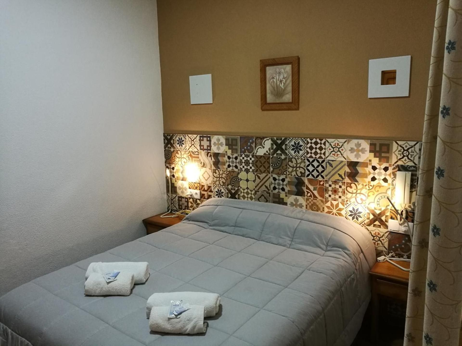 Hostal Canalejas Double Room - Ground Floor 3