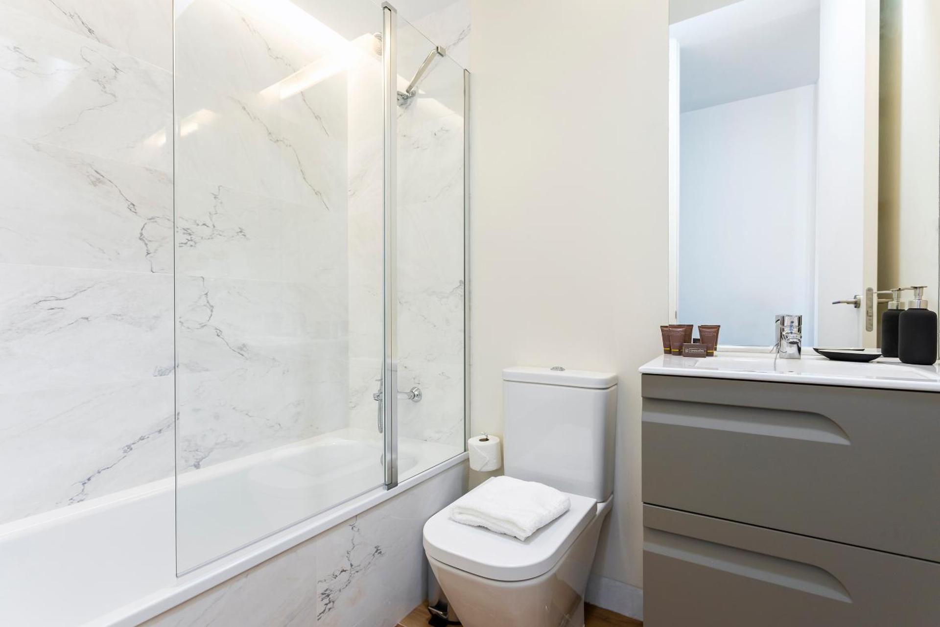 Genteel Home San Antonio Three-Bedroom Apartment without Terrace