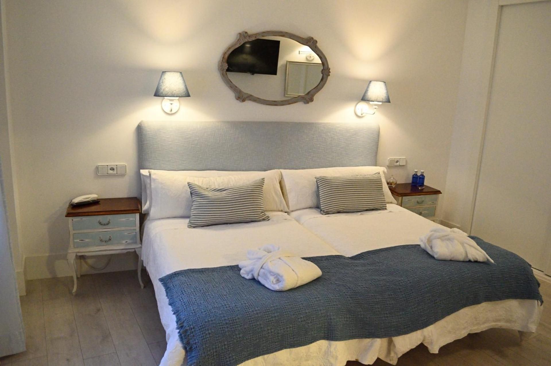 Ares Hotel Quadruple Room