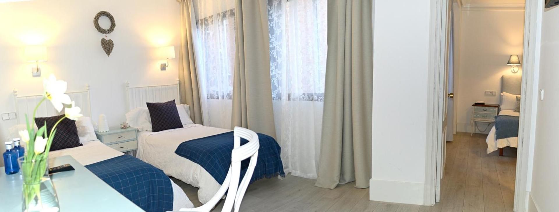 Ares Hotel Quadruple Room 2