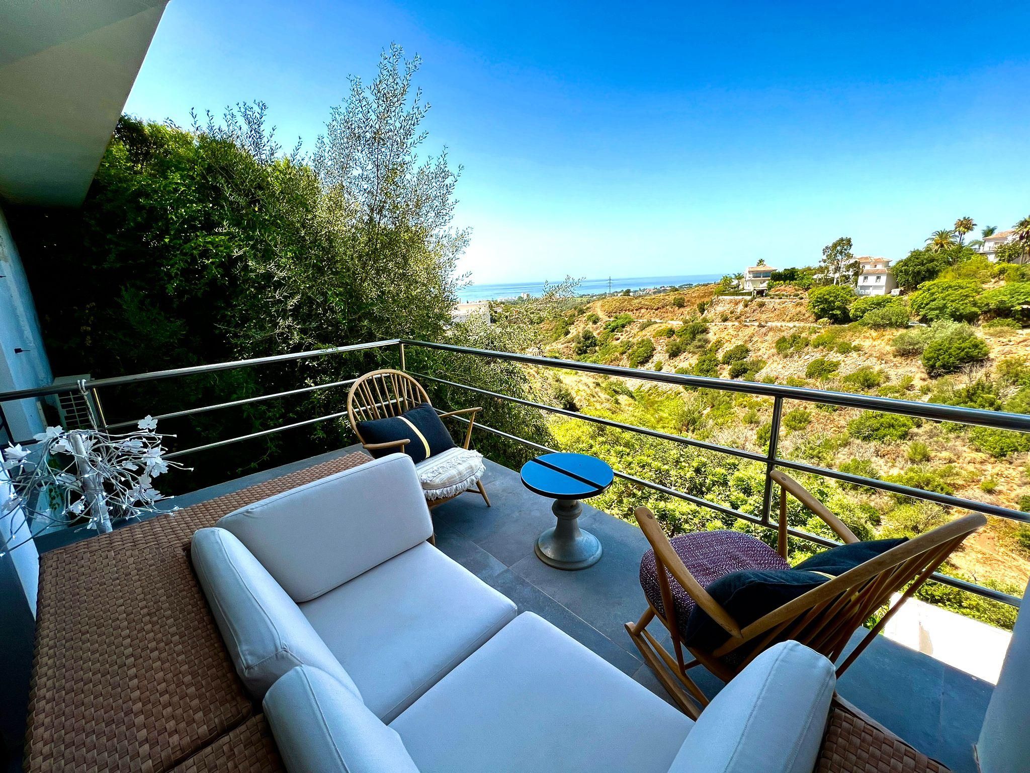 Deluxe King Room with Balcony - Non-Smoking