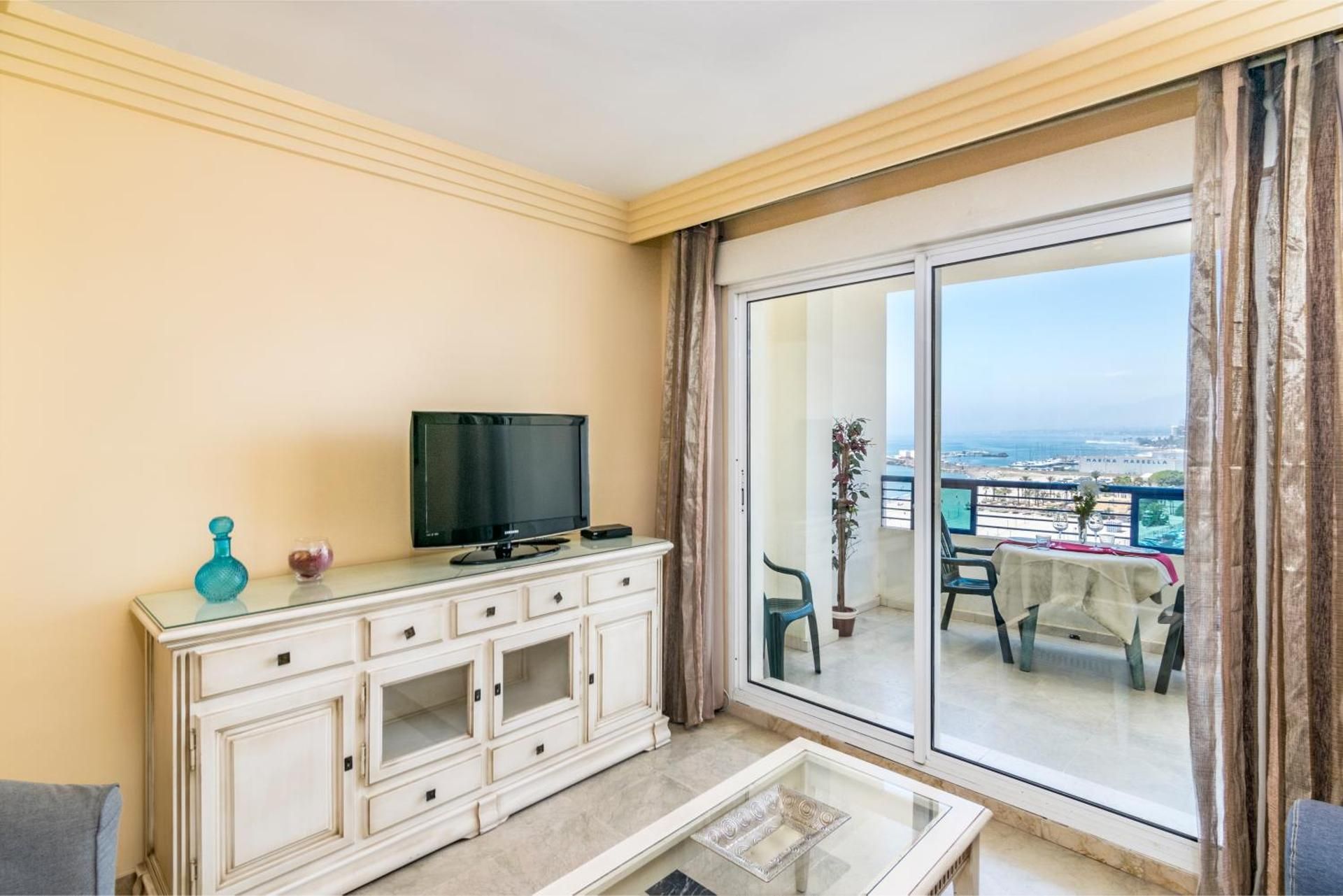 Three-Bedroom Apartment with Lateral Sea Views