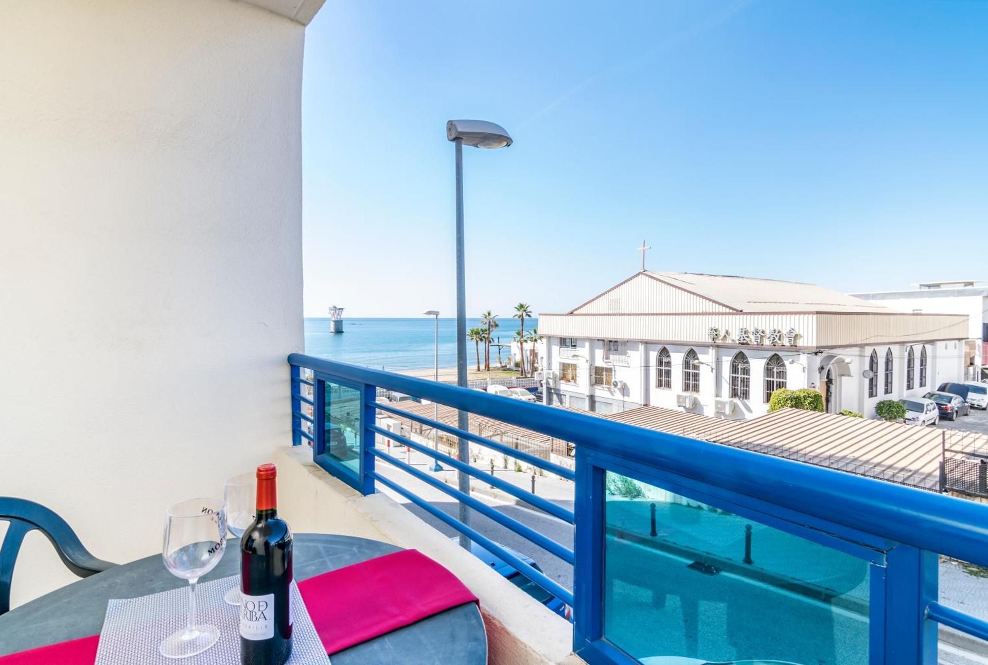 Three-Bedroom Apartment with Lateral Sea Views