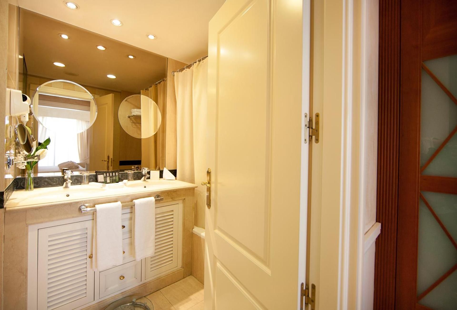 One-Bedroom Apartment - Penthouse with Spa Bath