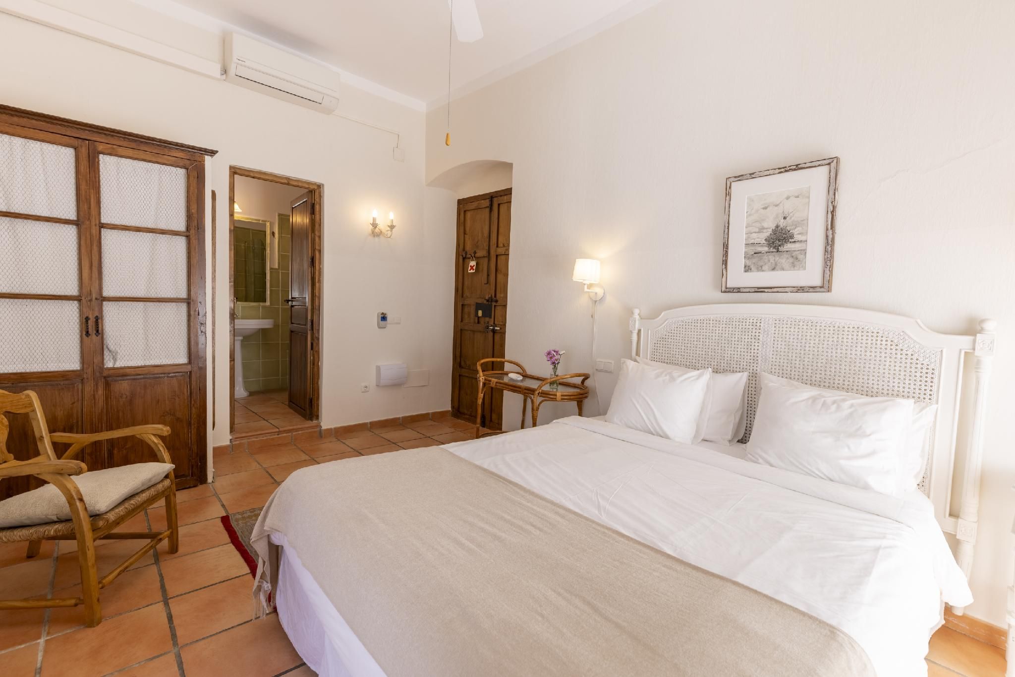 Habitacion Doble-Superior-Baño privado con bañera-Vista a la Calle-HABITACION DOBLE PLUS