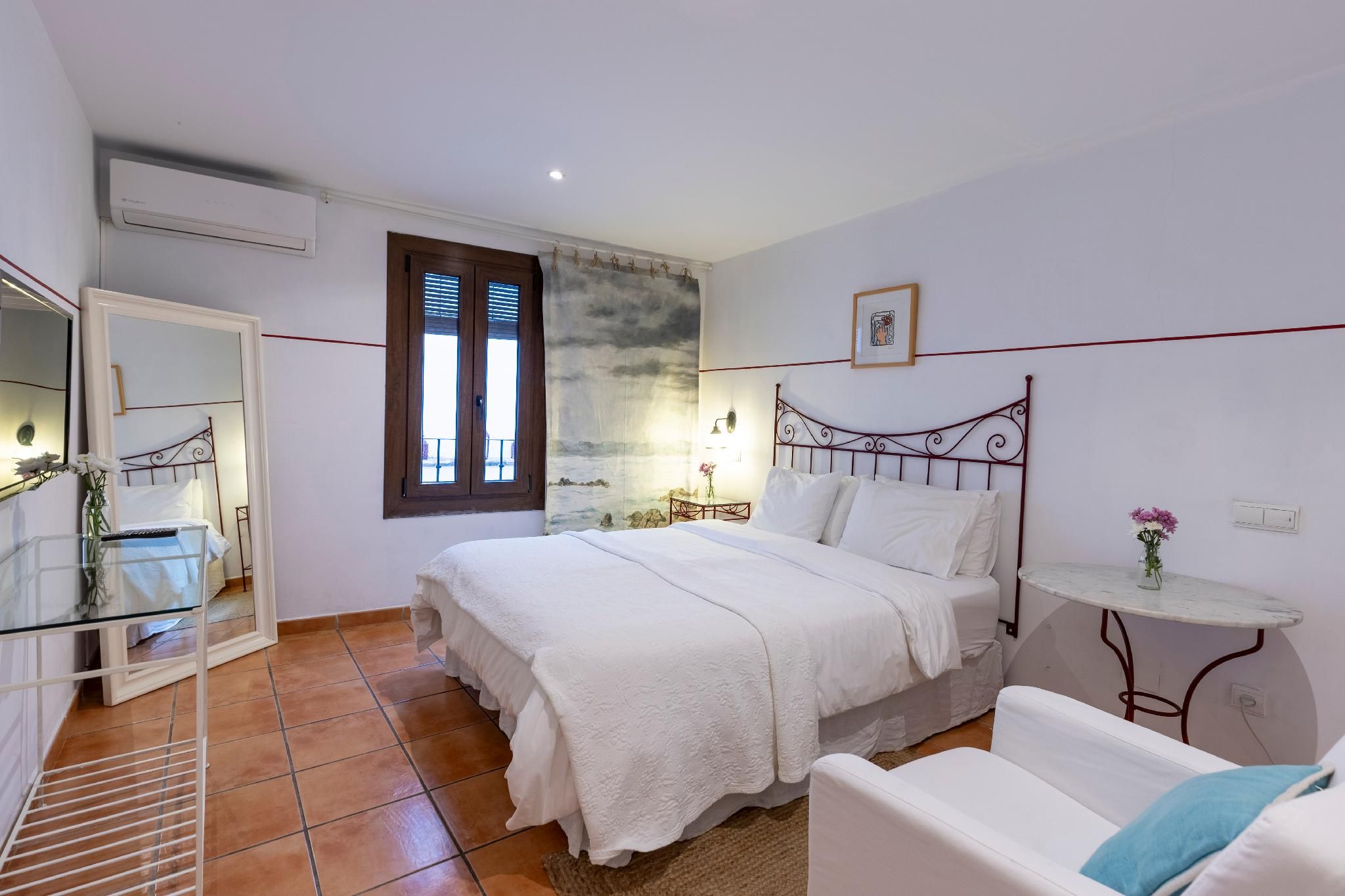Individual-Estándar-Baño privado con ducha-Vista al patio-HAB. 7