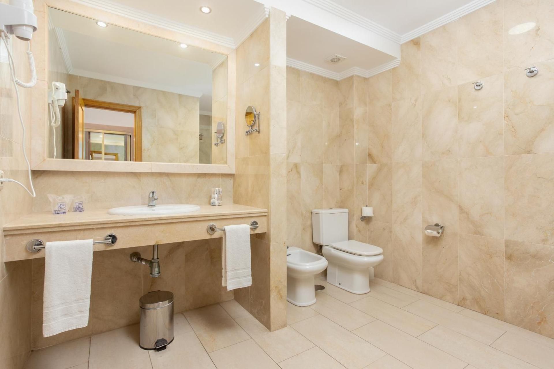 Double or Twin Room (2 Adults + 1 Child)