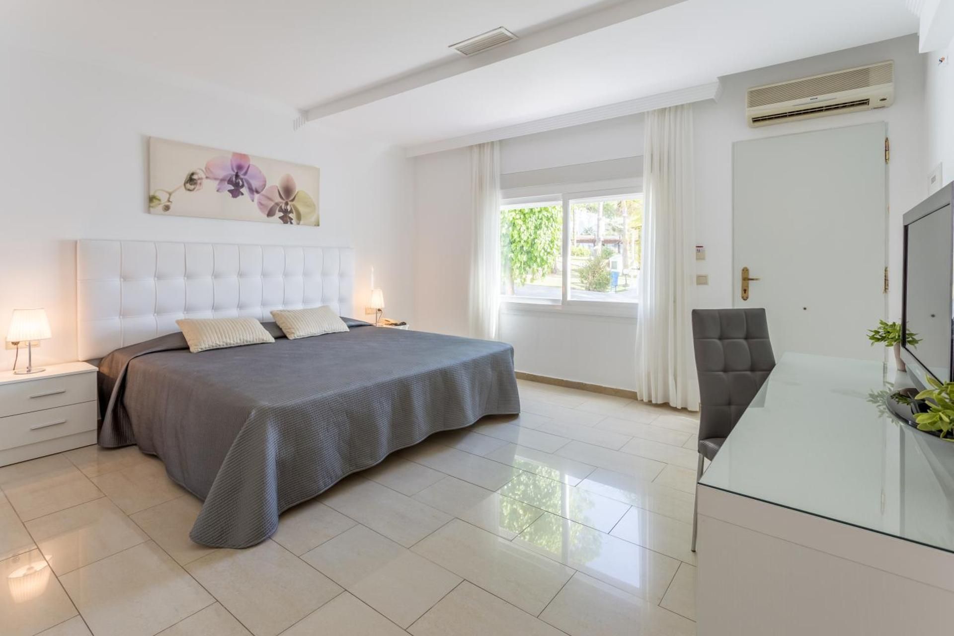 Double or Twin Room (2 Adults + 1 Child)