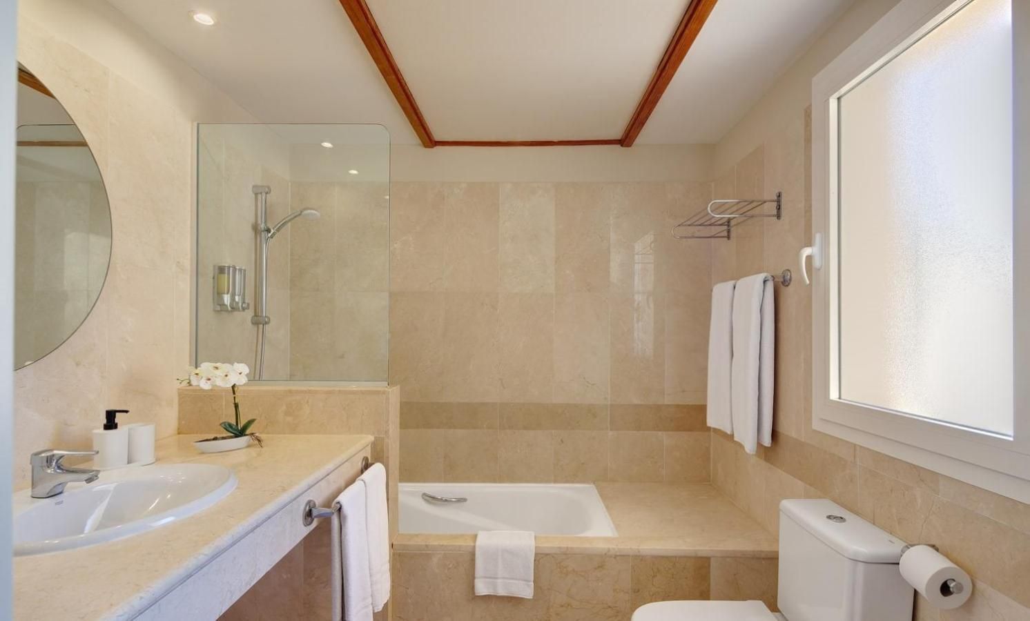 Superior One-Bedroom Apartment