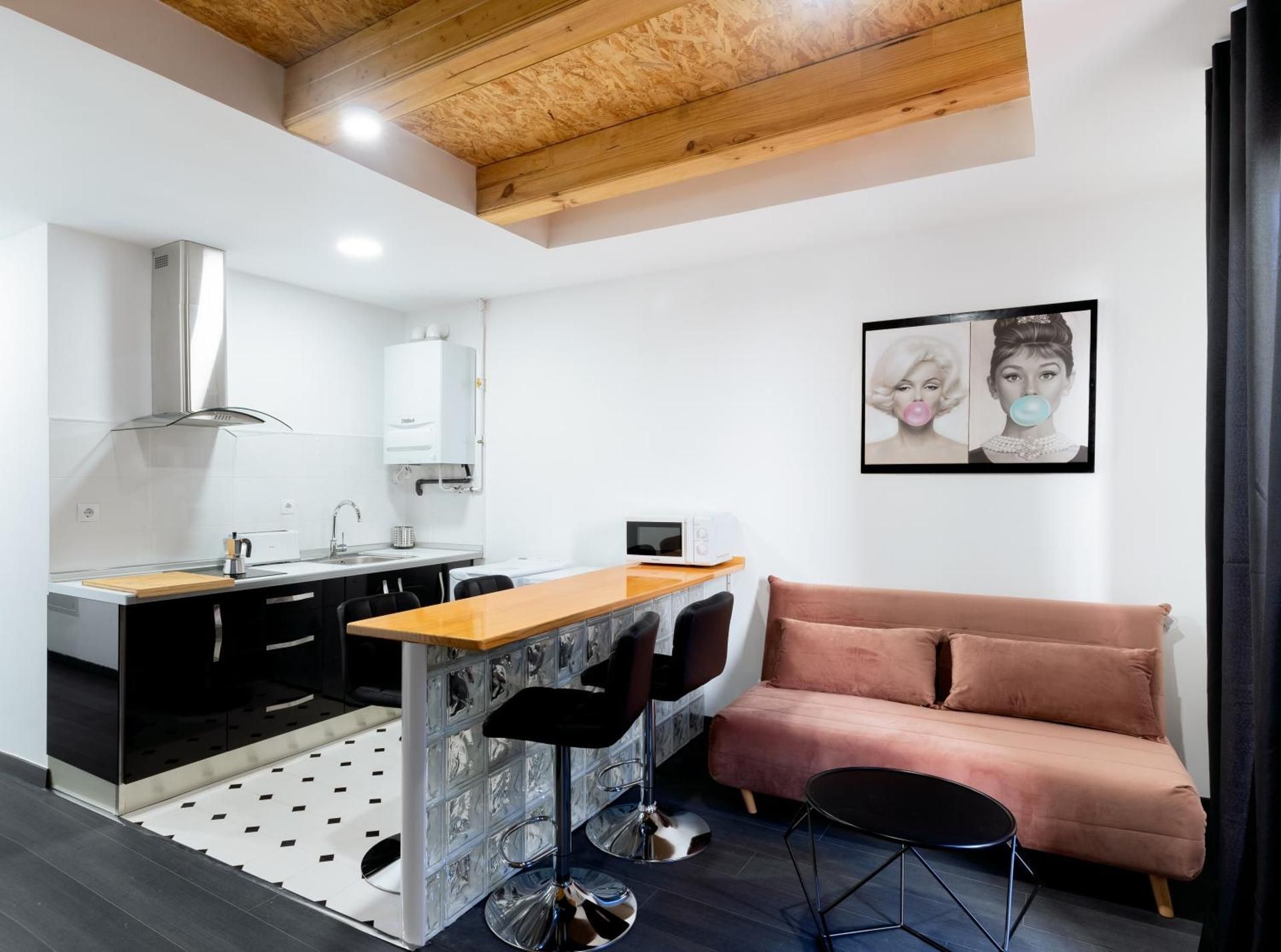 Housingleon - Five Rooms