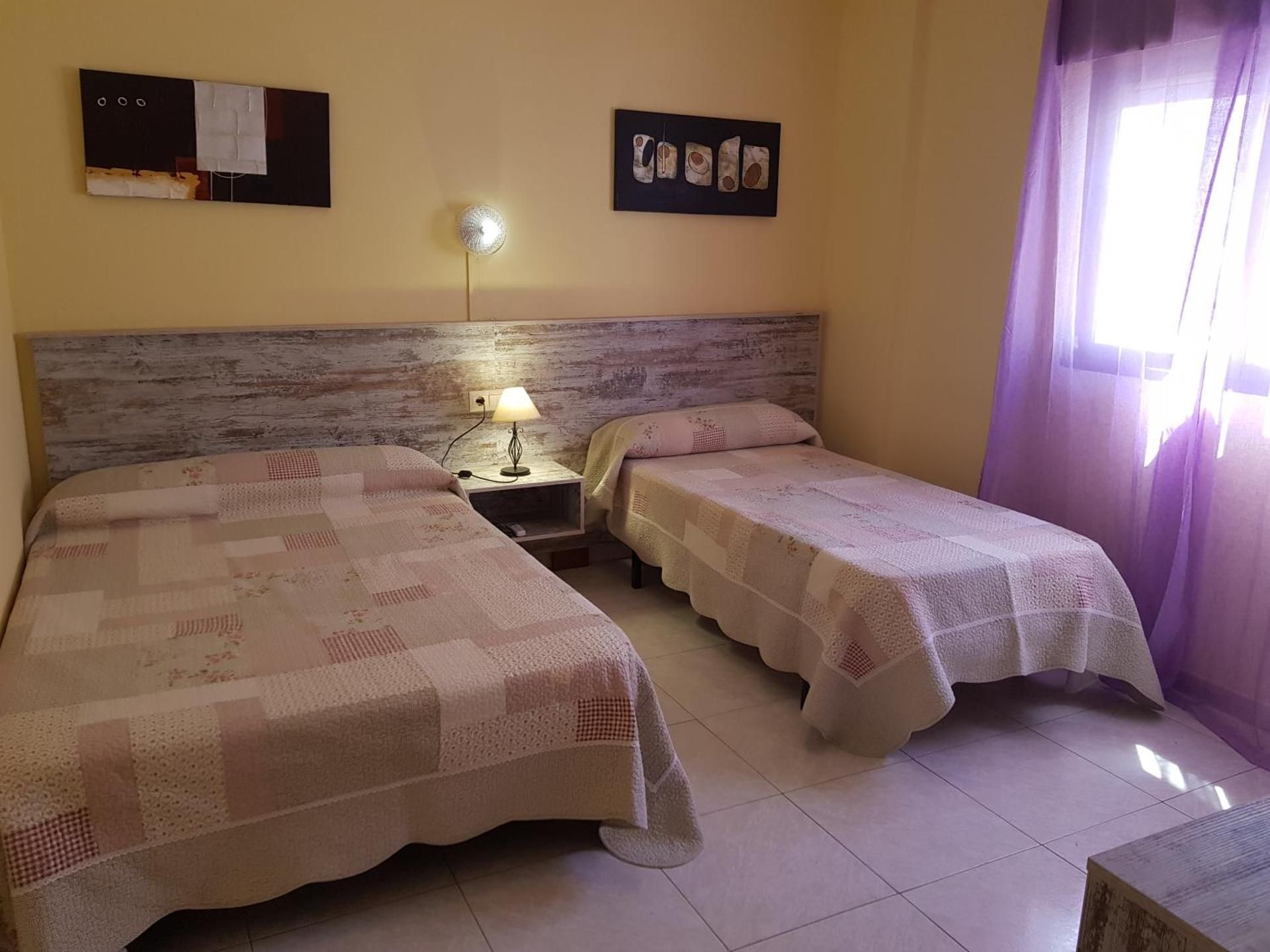 Basic Triple Room with Private Bathroom