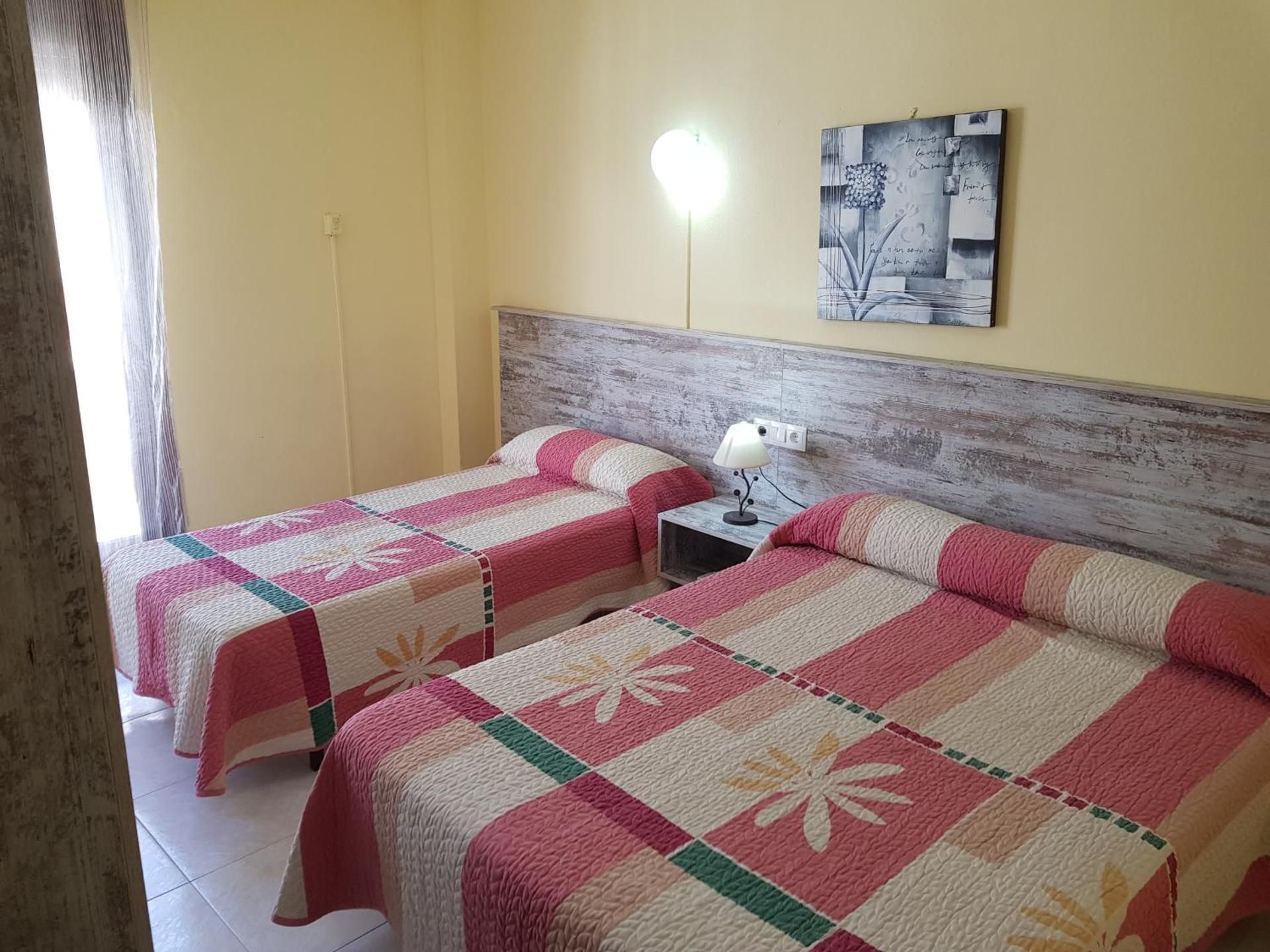 Basic Triple Room with Private Bathroom