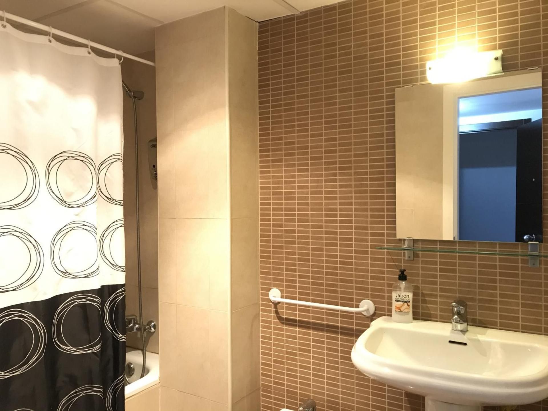 Apartamento-Balcón-Baño Privado