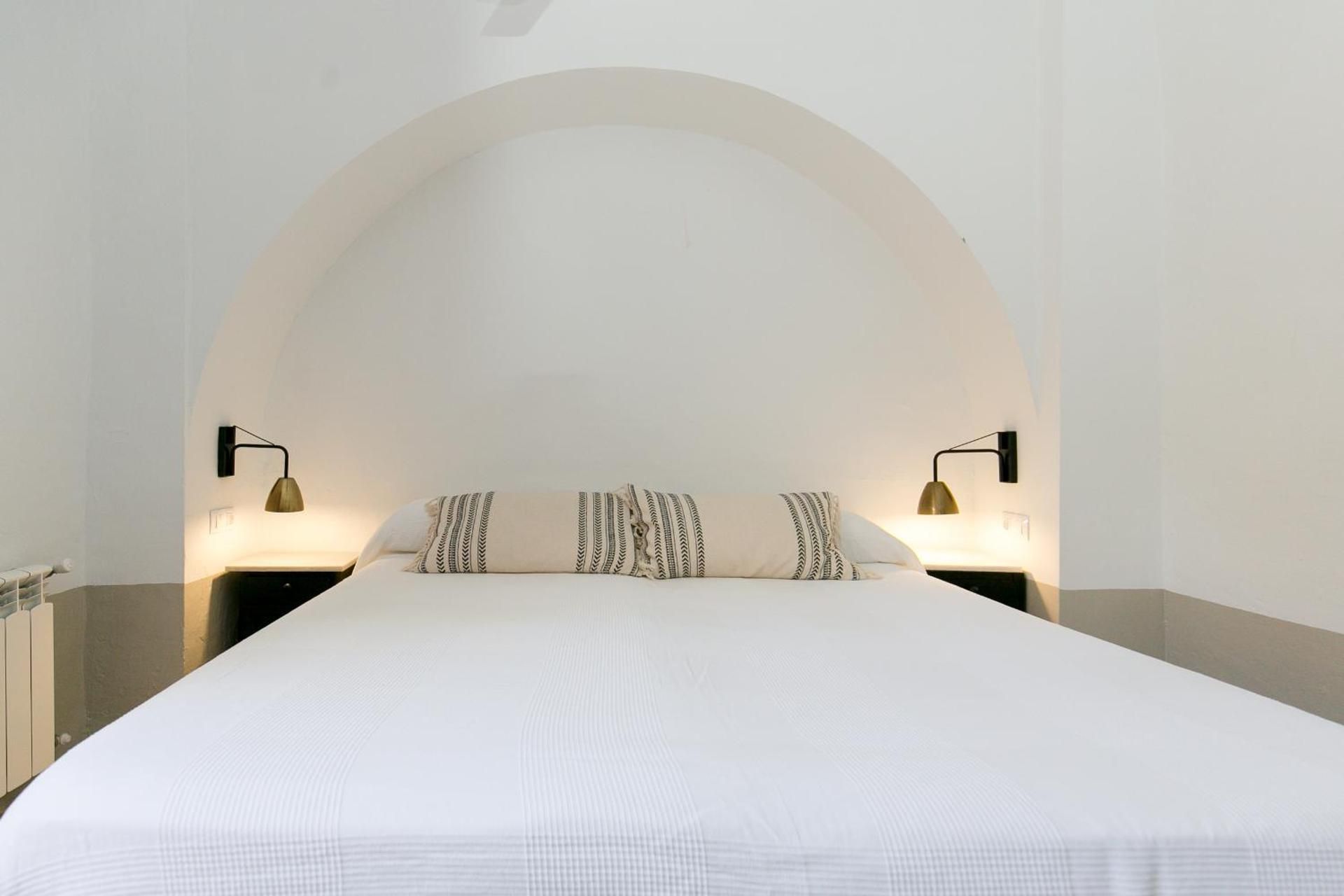 Classic Double Room with Balcony and Shared Bathroom