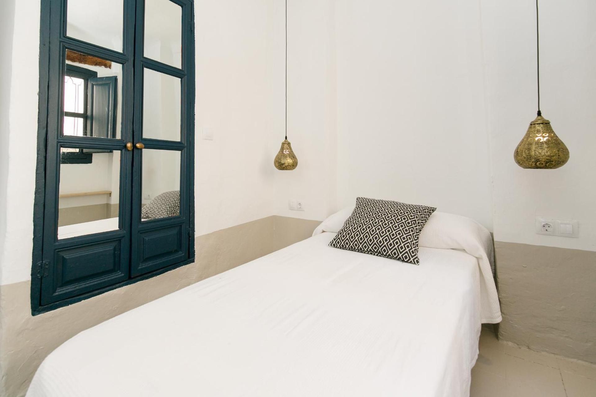 Single Room with Shared Bathroom