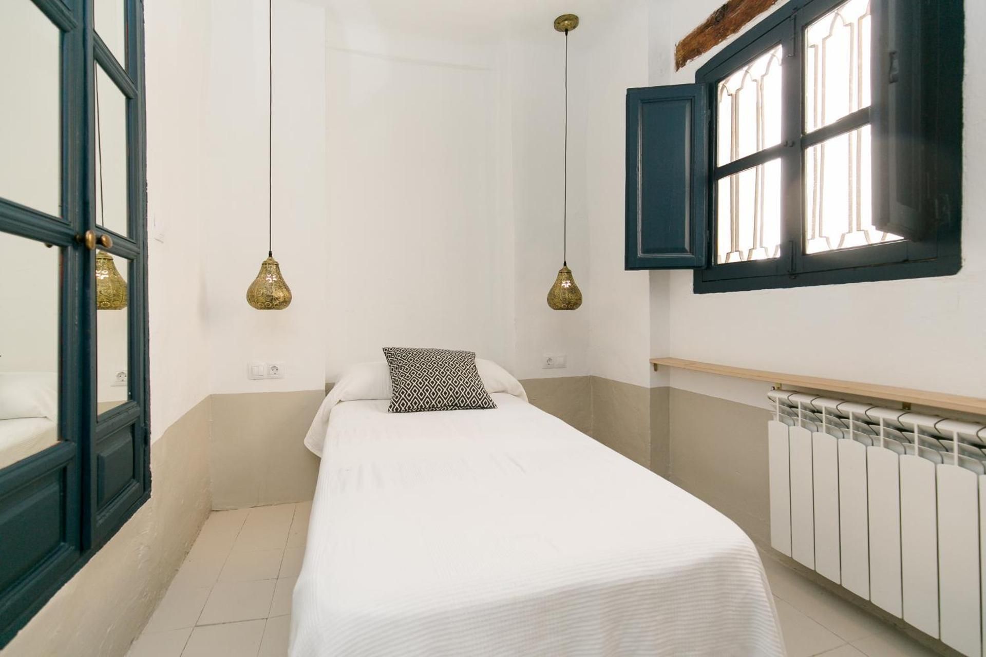 Single Room with Shared Bathroom