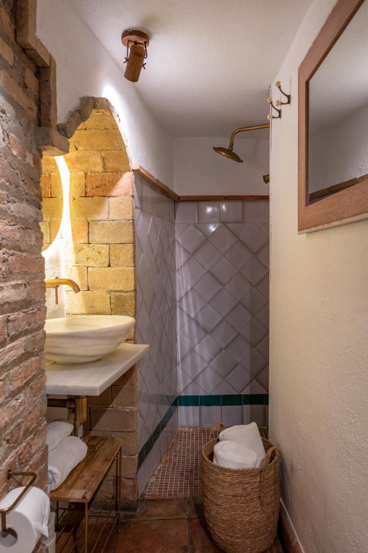 Deluxe Double Room with Shower - Cave