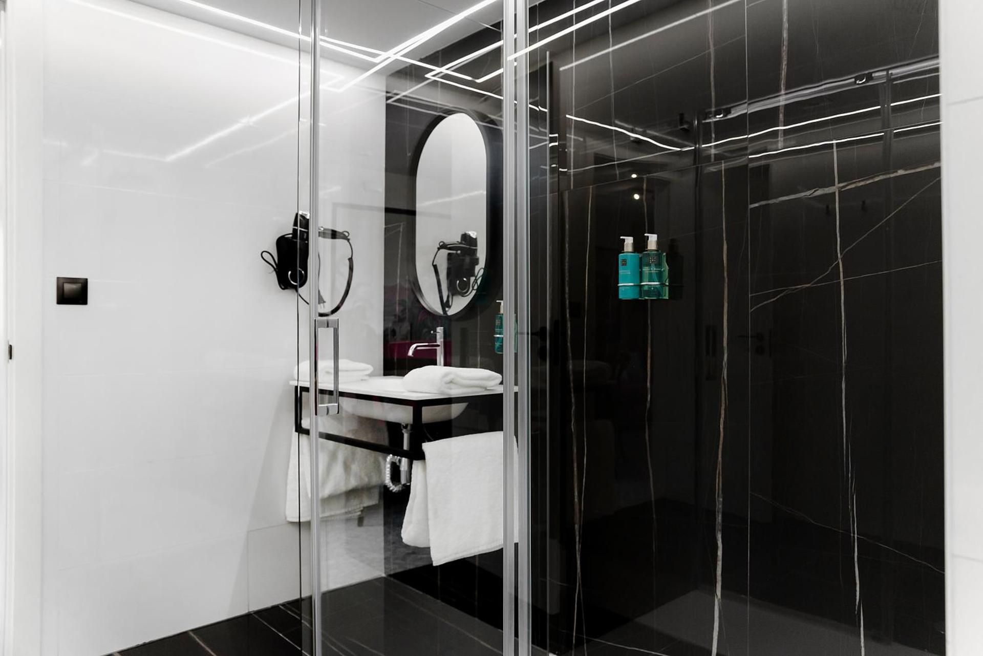 Deluxe Two-Bedroom Apartment