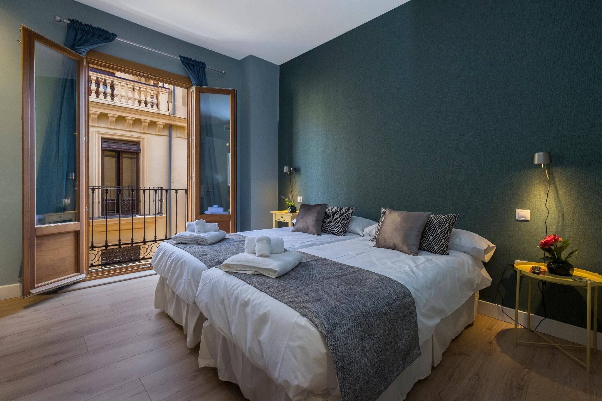 Twin Room with Shared Bathroom