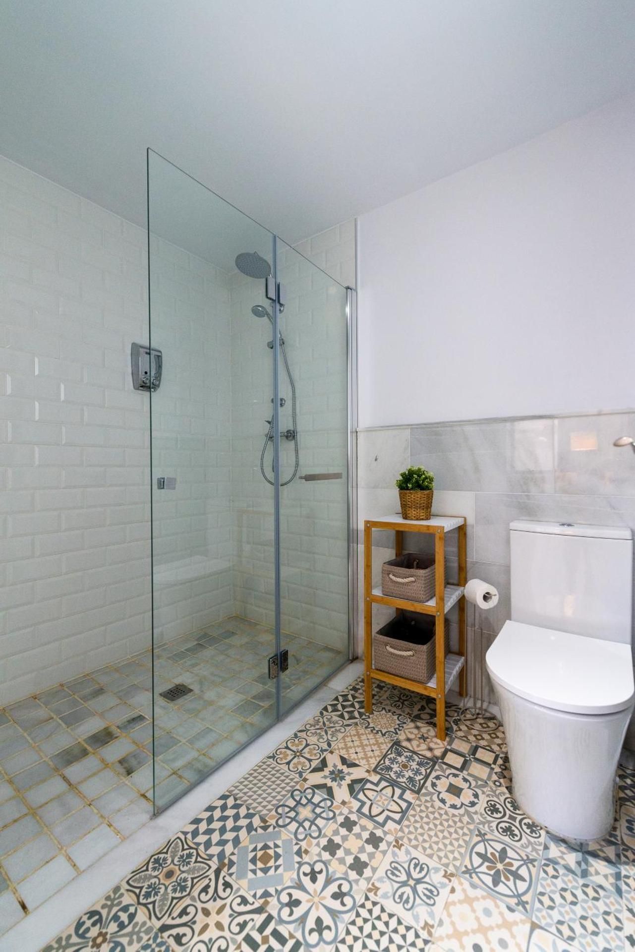 Deluxe One-Bedroom Apartment