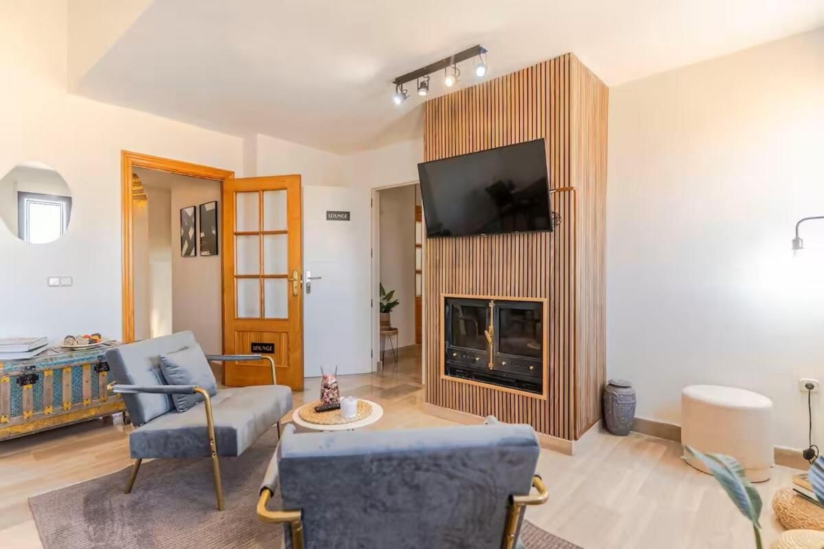 Basic Triple Room with Shared Bathroom