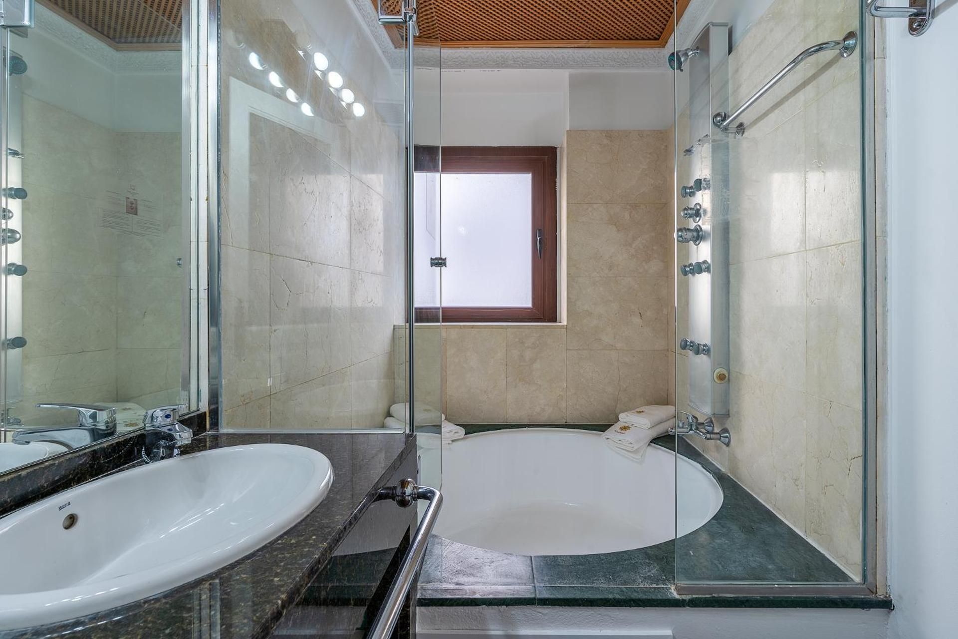 Standard Apartment with Balcony and shower